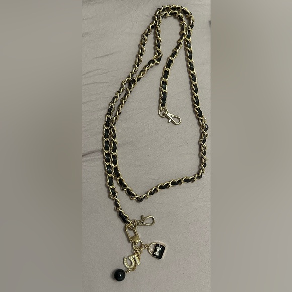 CHANEL Black Leather Vintage Wallet on Chain - Picture 13 of 14